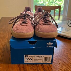 Adias Gazelle size 5.5